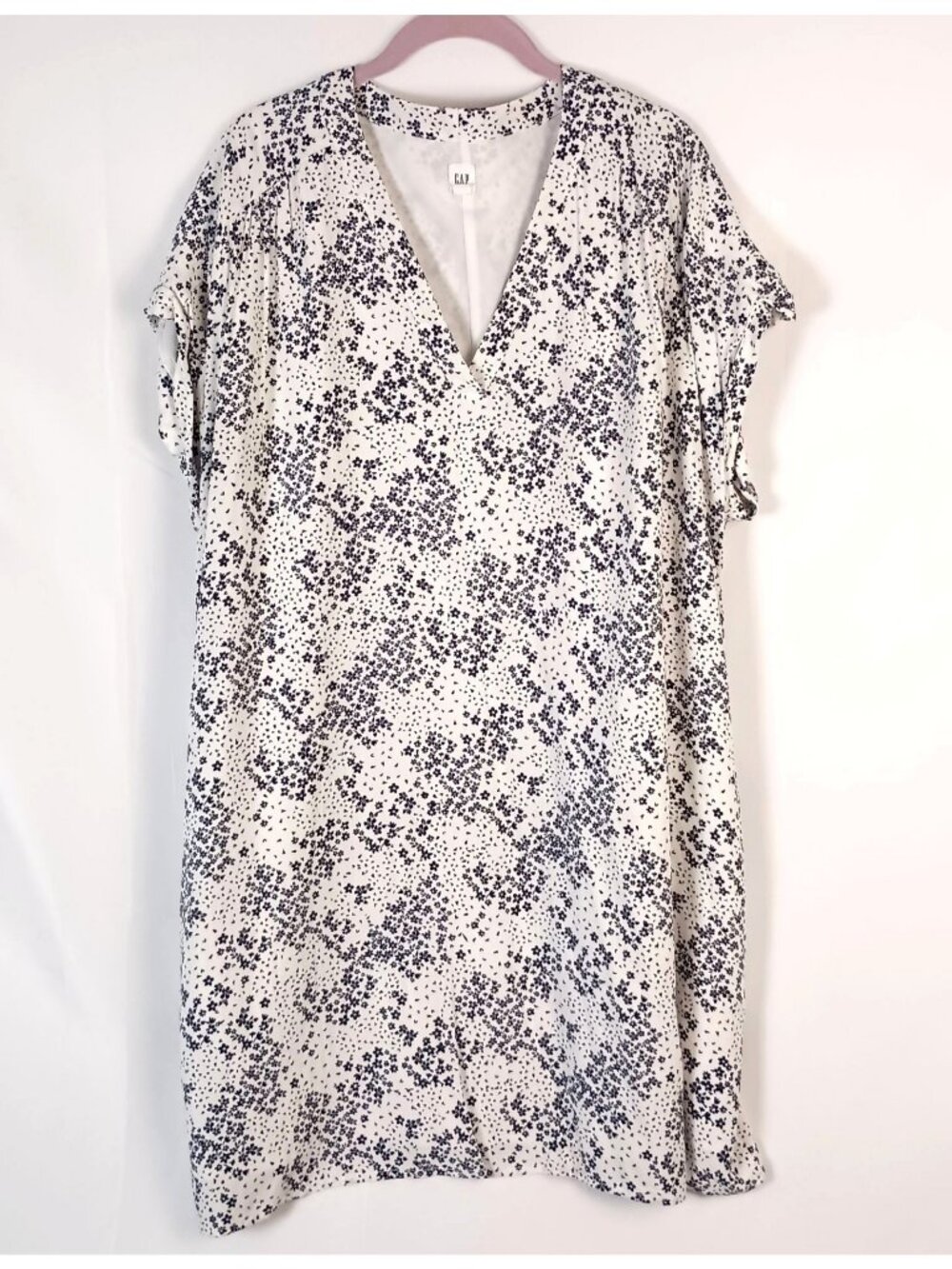 GAP Ivory and Black V-Neck Floral Print Shift Dress